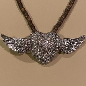 New heart w/wings magnetic pendant w/ brwnbead nek
